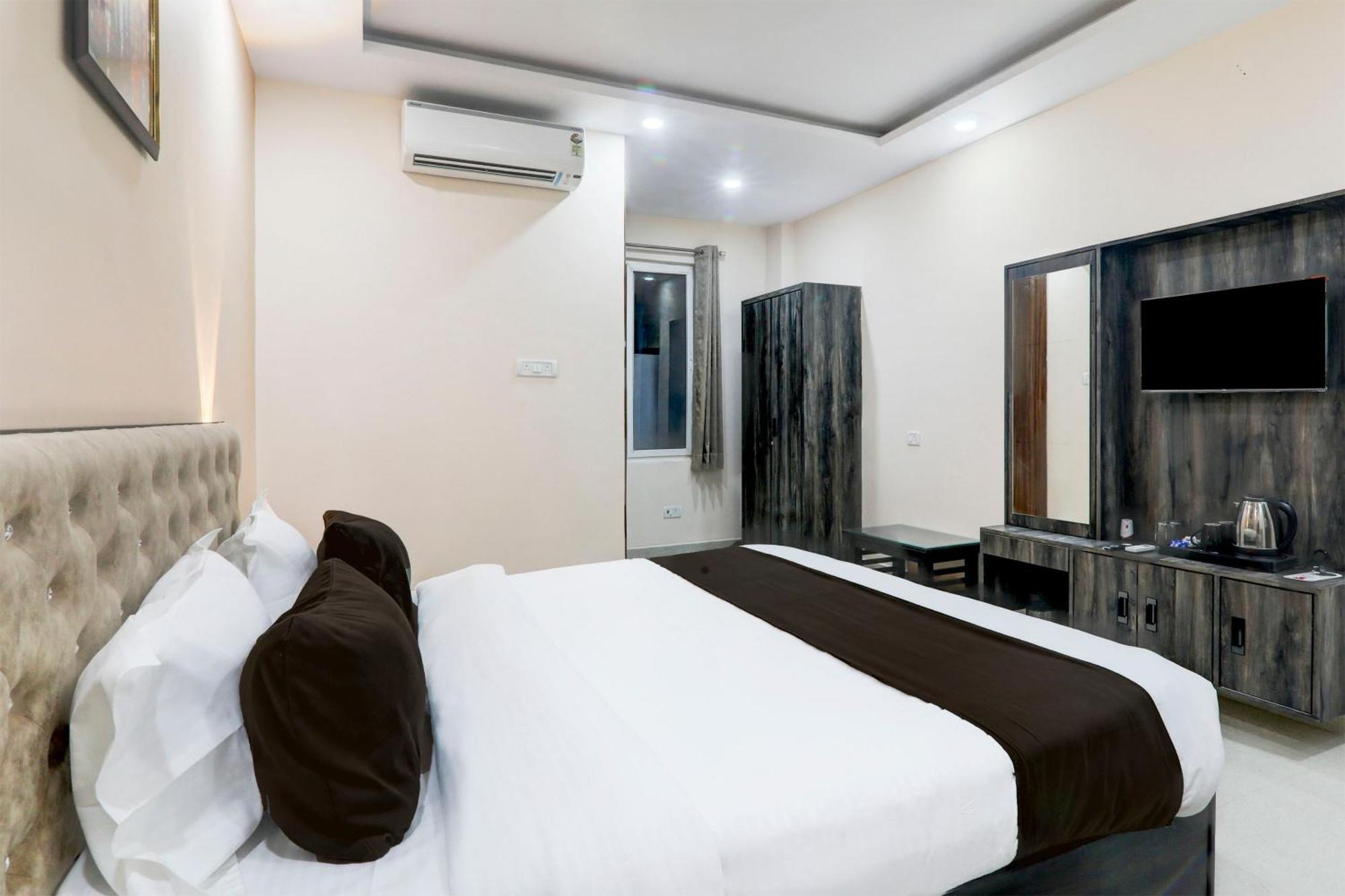 Отель Super Townhouse Gls International Лакхнау Экстерьер фото