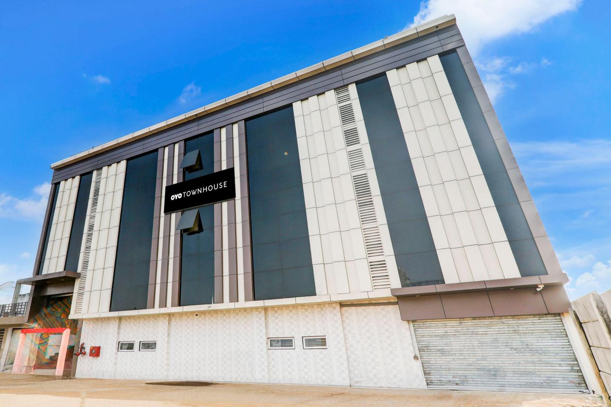 Отель Super Townhouse Gls International Лакхнау Экстерьер фото
