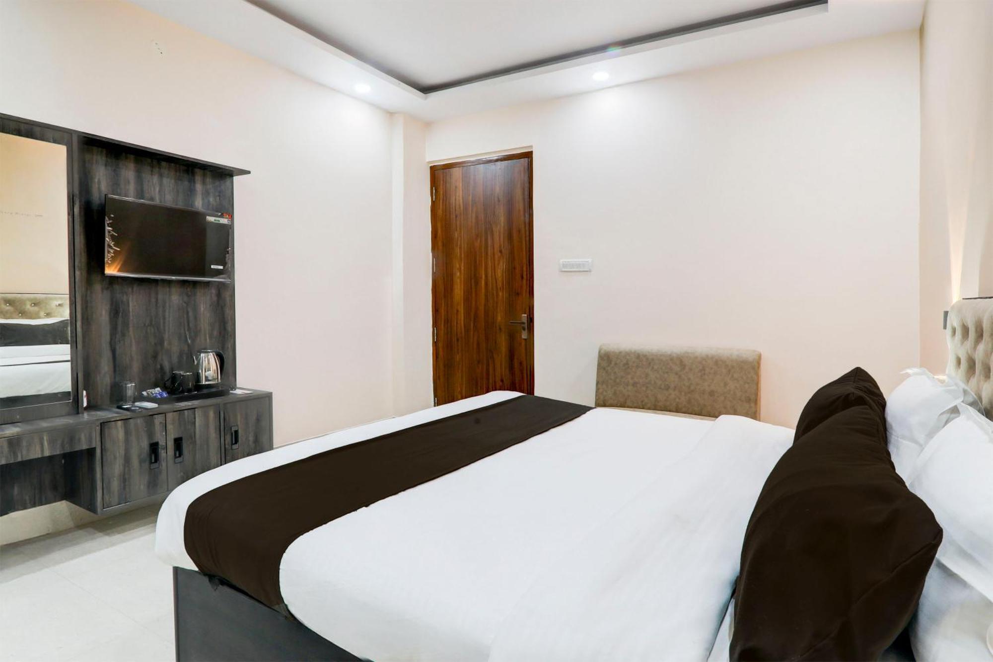 Отель Super Townhouse Gls International Лакхнау Экстерьер фото